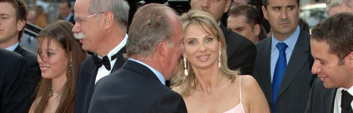 En un acto con Corinna Larsen