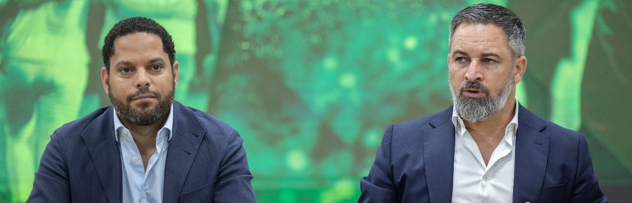 Ignacio Garriga, secretario general de Vox Cataluña, junto a Santiago Abascal