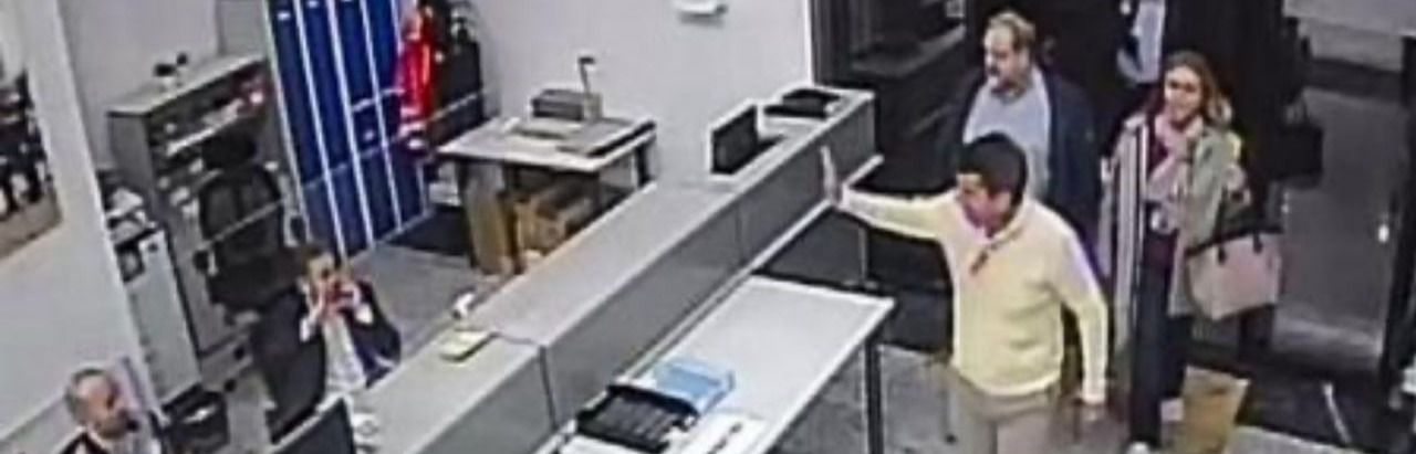 Mazón, saludando a su llegada al Cecopi