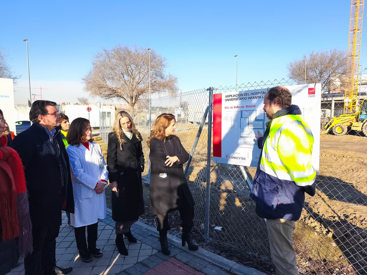 (La consejera de Sanidad, Fátima Matute, visitó el inicio de las obras / Foto: Comunidad de Madrid)