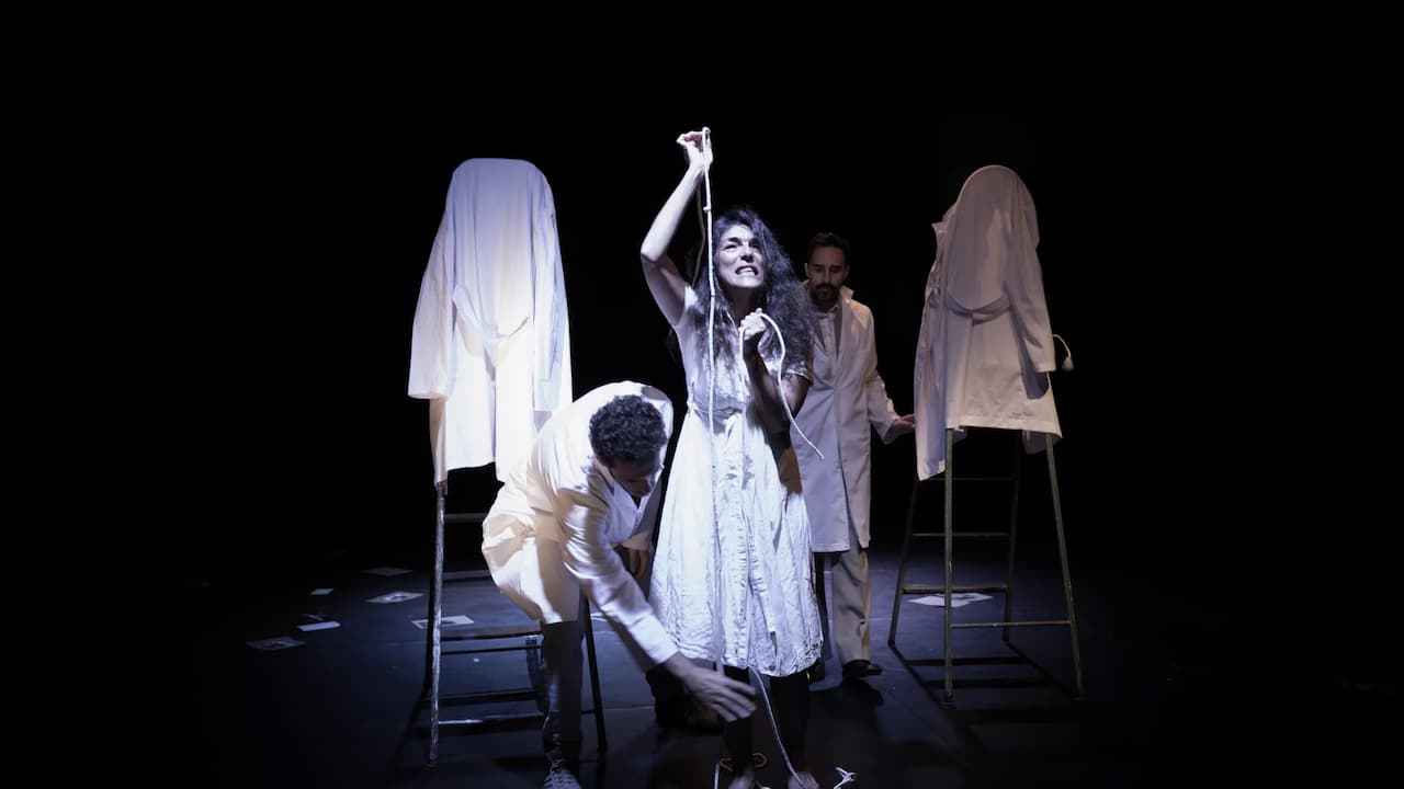 Escena de 'Salto o caída' (Foto: Liberry Anne/Teatro de la Abadía)