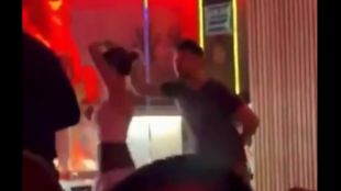 Pillan a Rufián y a Ester Expósito bailando en un after de Madrid