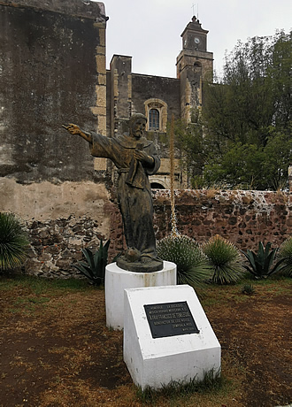 Monumento dedicado a fray Francisco de Tembleque
