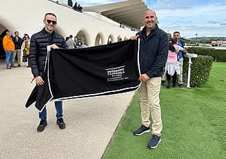 Emilio y Robe con la mantilla del primer gran premio de LaSofi